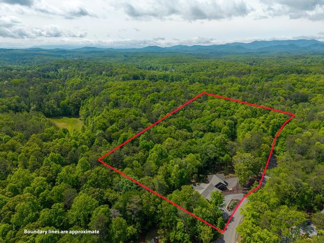 522 Lees Ride, Mccaysville, GA 30555