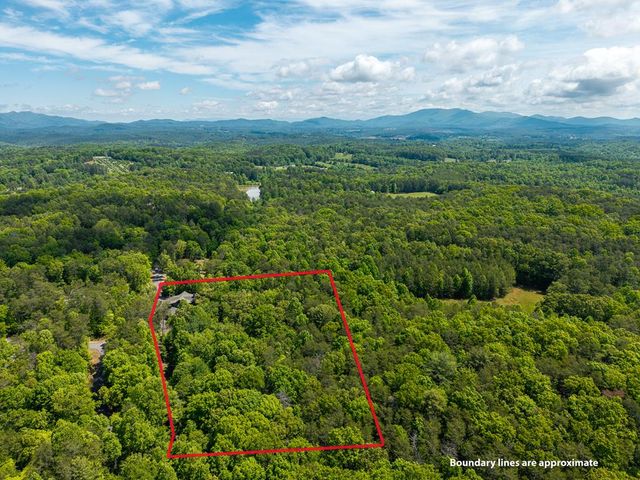 522 Lees Ride, Mccaysville, GA 30555