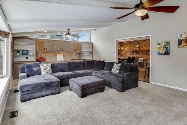 1605 Burning Trail, Wheaton, IL 60189