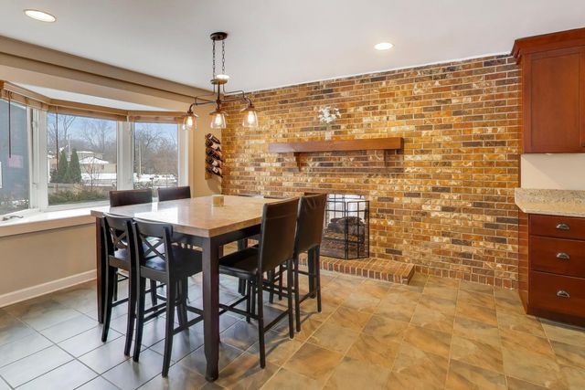 1605 Burning Trail, Wheaton, IL 60189