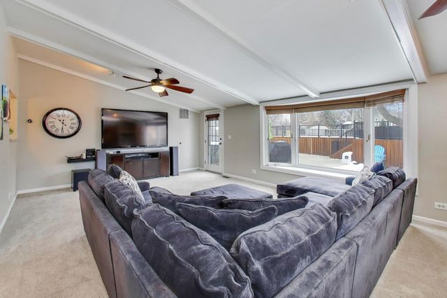 1605 Burning Trail, Wheaton, IL 60189