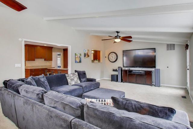 1605 Burning Trail, Wheaton, IL 60189