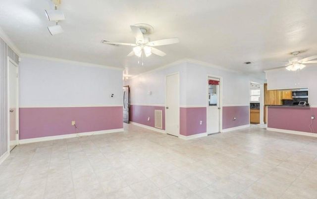 429 E Kiber Street, Angleton, TX 77515