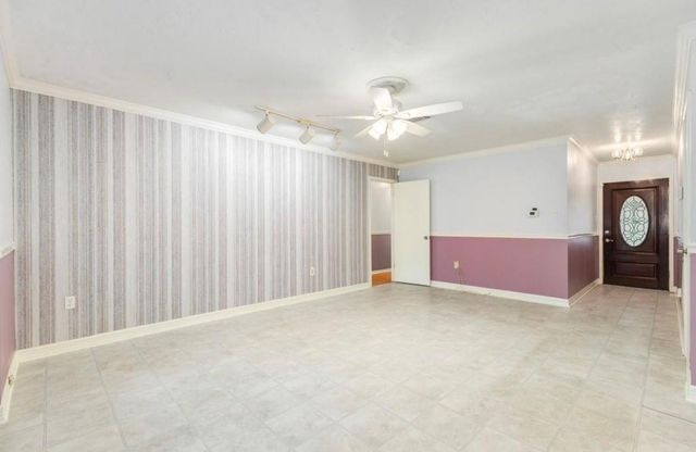 429 E Kiber Street, Angleton, TX 77515