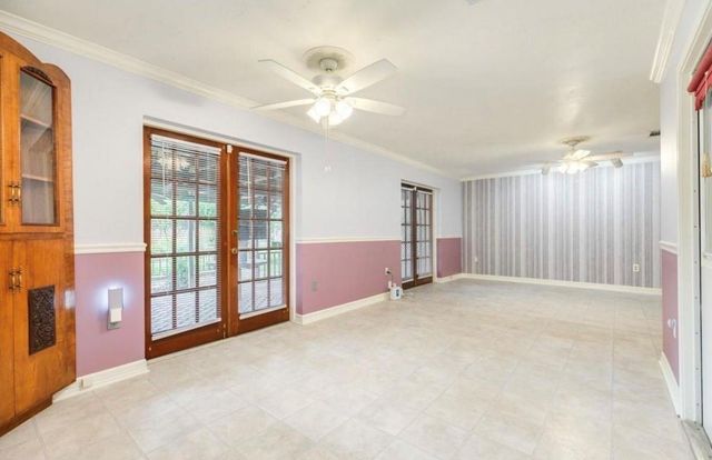 429 E Kiber Street, Angleton, TX 77515