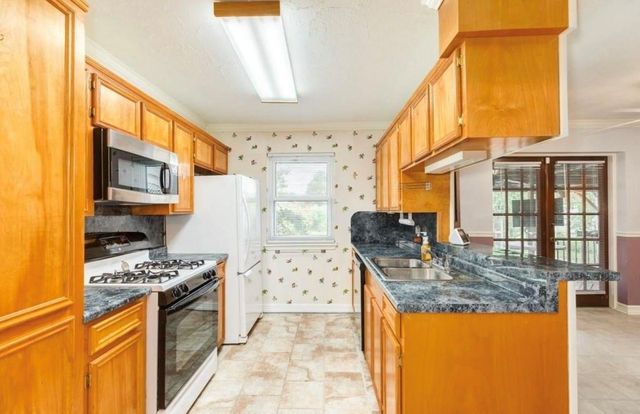 429 E Kiber Street, Angleton, TX 77515