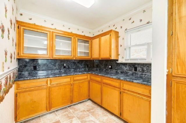 429 E Kiber Street, Angleton, TX 77515