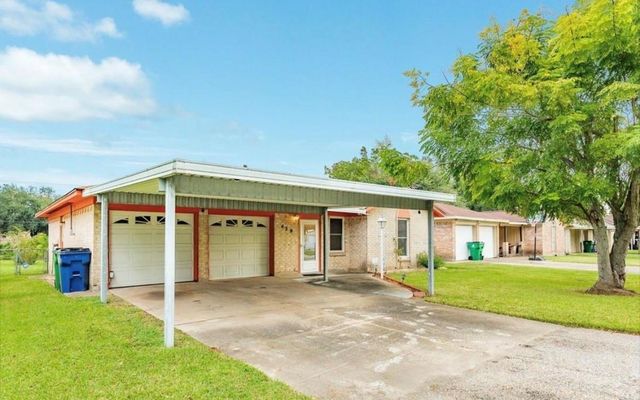 429 E Kiber Street, Angleton, TX 77515