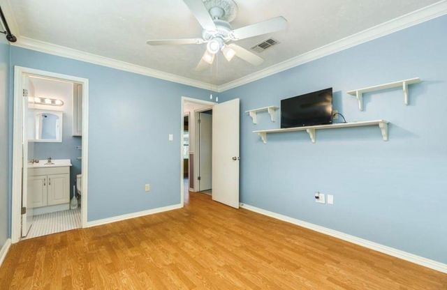 429 E Kiber Street, Angleton, TX 77515