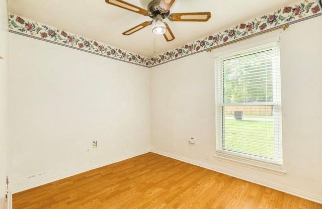 429 E Kiber Street, Angleton, TX 77515