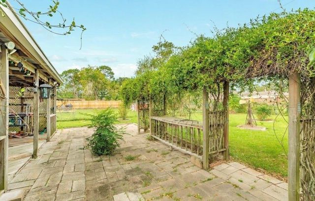 429 E Kiber Street, Angleton, TX 77515