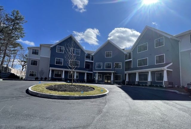 16 Stearns Rd 207, Wellesley, MA 02482