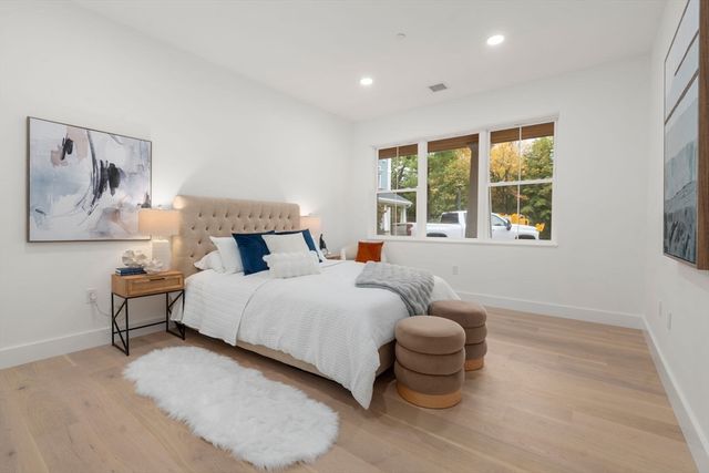 16 Stearns Rd 207, Wellesley, MA 02482