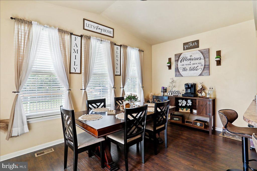 Image 15 of property listing at 13319 JOHN MARTIN DR, Williamsport, MD 21795