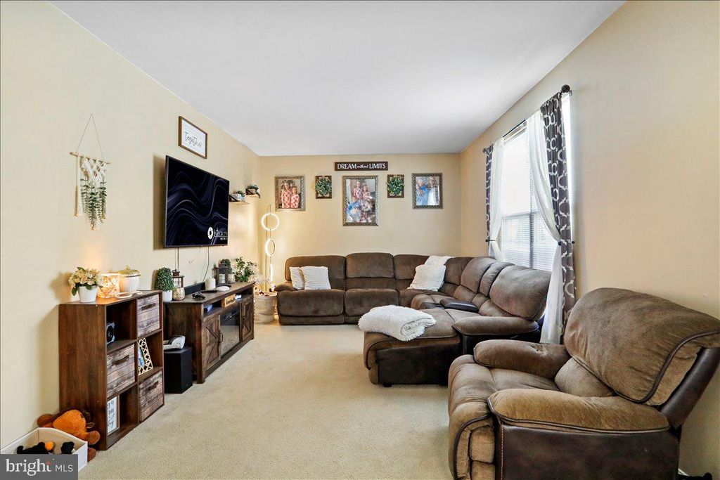 Image 18 of property listing at 13319 JOHN MARTIN DR, Williamsport, MD 21795