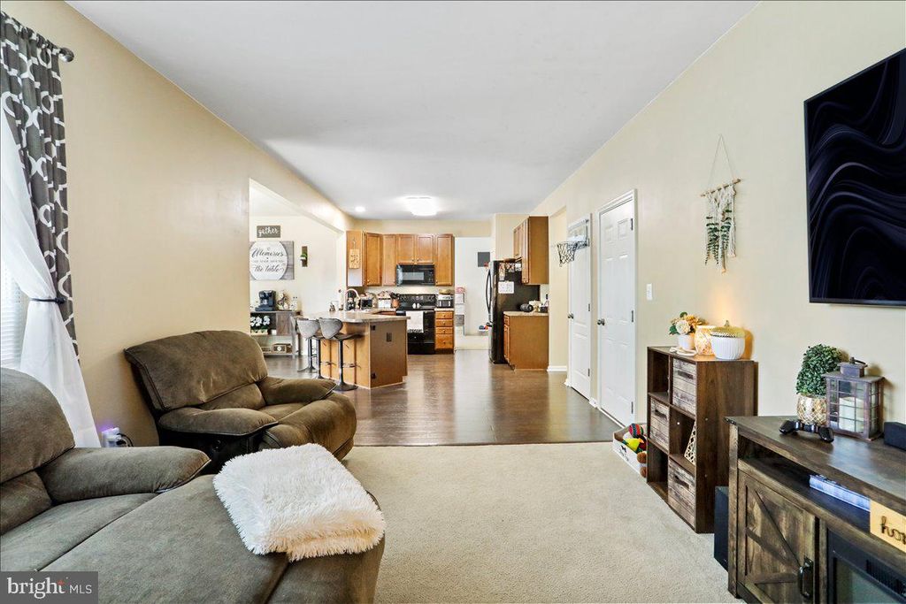 Image 19 of property listing at 13319 JOHN MARTIN DR, Williamsport, MD 21795