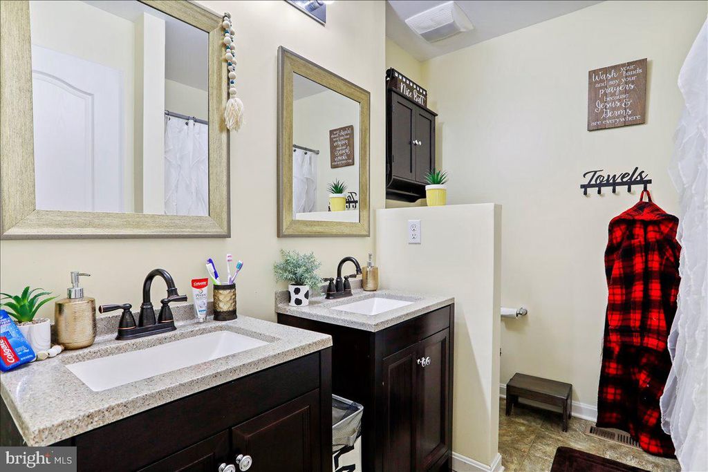 Image 25 of property listing at 13319 JOHN MARTIN DR, Williamsport, MD 21795