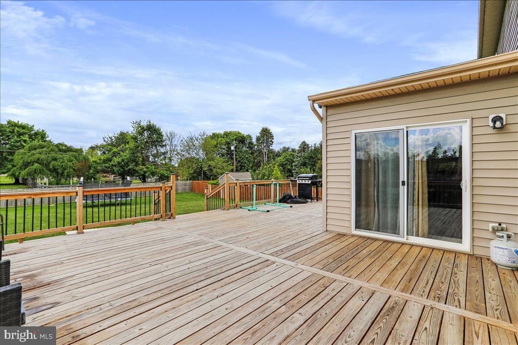 Image 33 of property listing at 13319 JOHN MARTIN DR, Williamsport, MD 21795