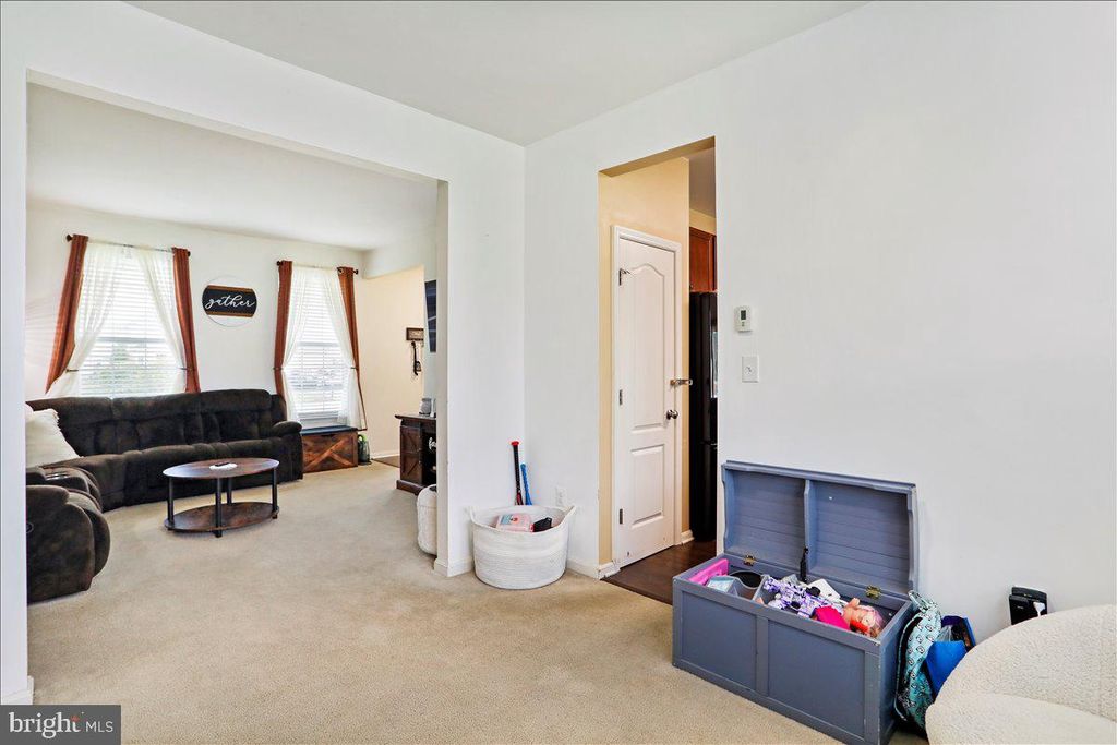 Image 9 of property listing at 13319 JOHN MARTIN DR, Williamsport, MD 21795