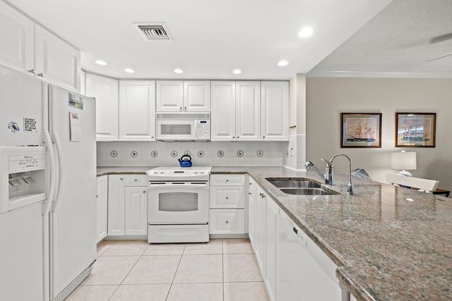 2731 Ocean Drive 16A, Vero Beach, FL 32963