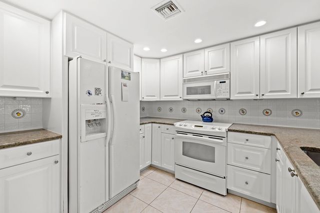 2731 Ocean Drive 16A, Vero Beach, FL 32963
