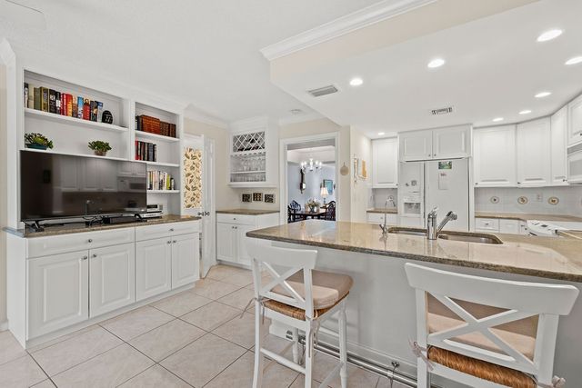2731 Ocean Drive 16A, Vero Beach, FL 32963