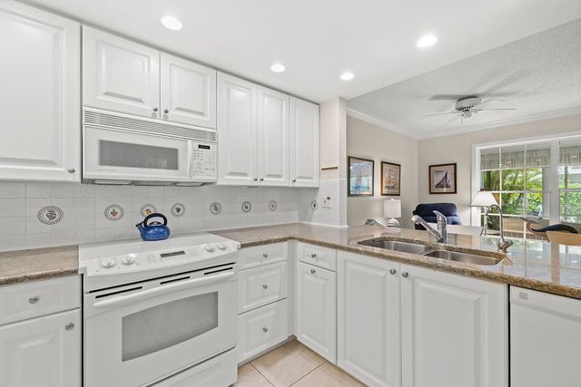 2731 Ocean Drive 16A, Vero Beach, FL 32963