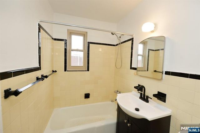 50 S 1st Street 3A, Bergenfield, NJ 07621