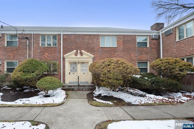 50 S 1st Street 3A, Bergenfield, NJ 07621