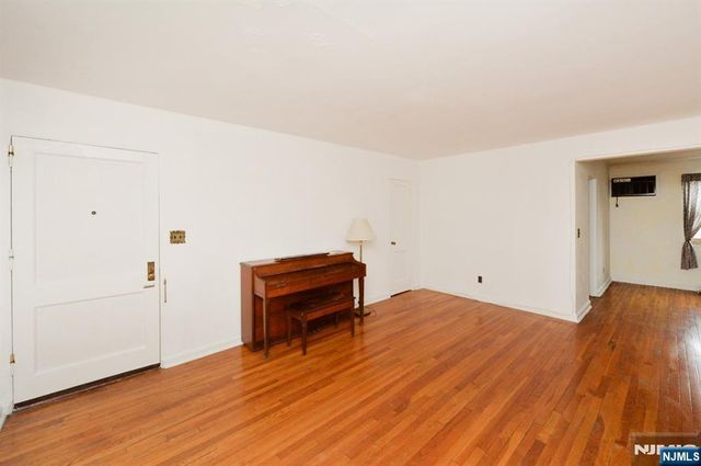 50 S 1st Street 3A, Bergenfield, NJ 07621