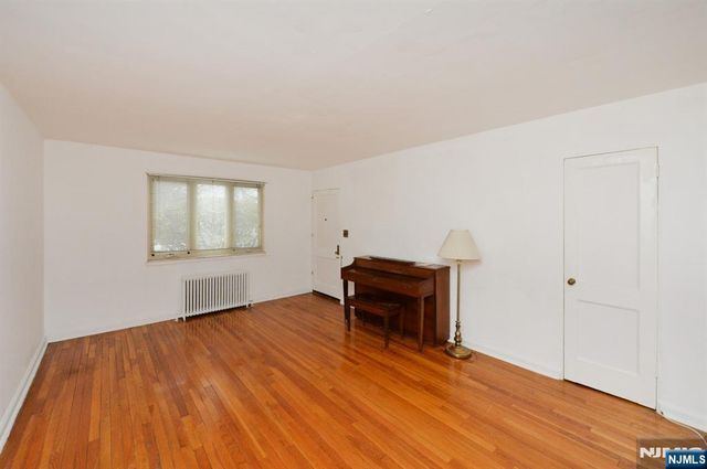 50 S 1st Street 3A, Bergenfield, NJ 07621