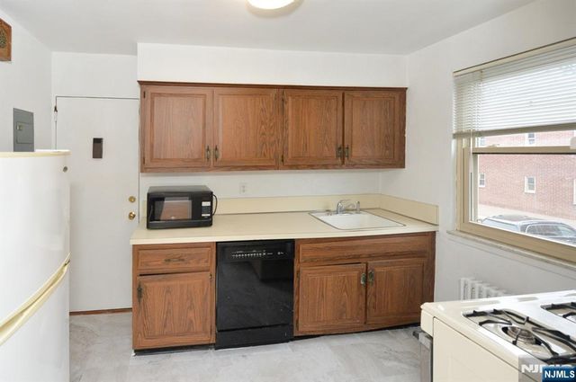 50 S 1st Street 3A, Bergenfield, NJ 07621