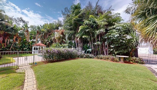 120 PARK STREET N, St Petersburg, FL 33710