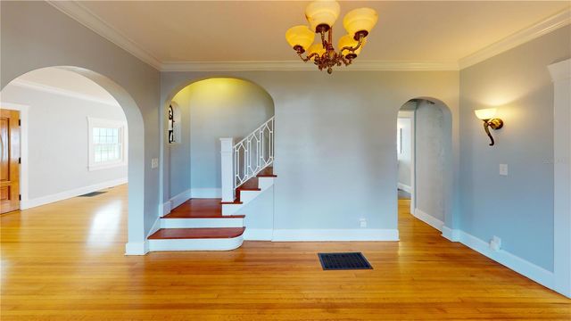 120 PARK STREET N, St Petersburg, FL 33710