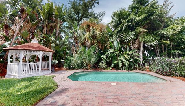 120 PARK STREET N, St Petersburg, FL 33710