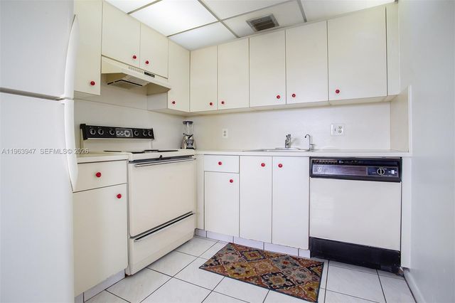 1301 SW 135th Ter 413J, Pembroke Pines, FL 33027