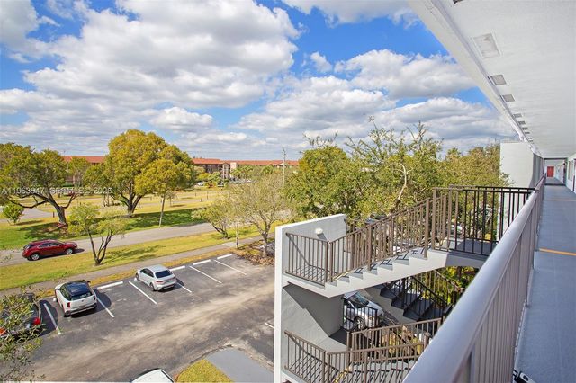 1301 SW 135th Ter 413J, Pembroke Pines, FL 33027