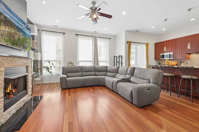 1735 N Western Avenue 2, Chicago, IL 60647