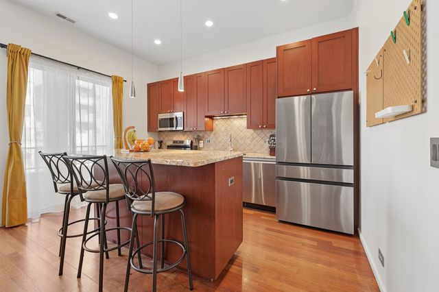 1735 N Western Avenue 2, Chicago, IL 60647