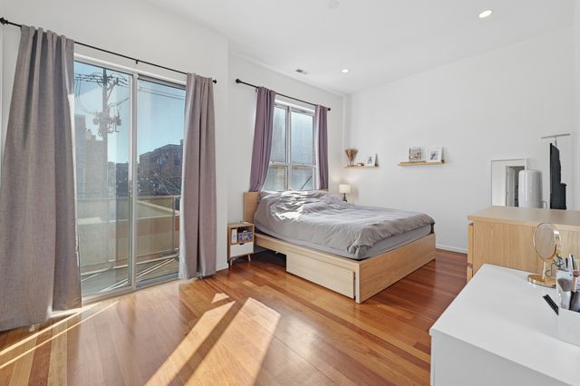 1735 N Western Avenue 2, Chicago, IL 60647