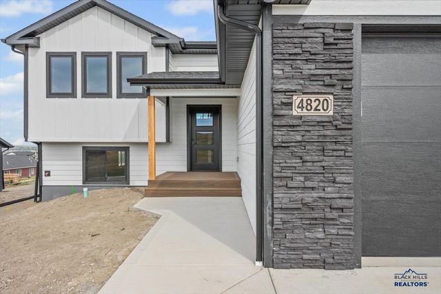 4820 PAHLMEYER DR, Rapid City, SD 57703
