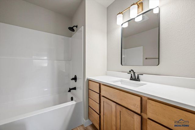 4820 PAHLMEYER DR, Rapid City, SD 57703