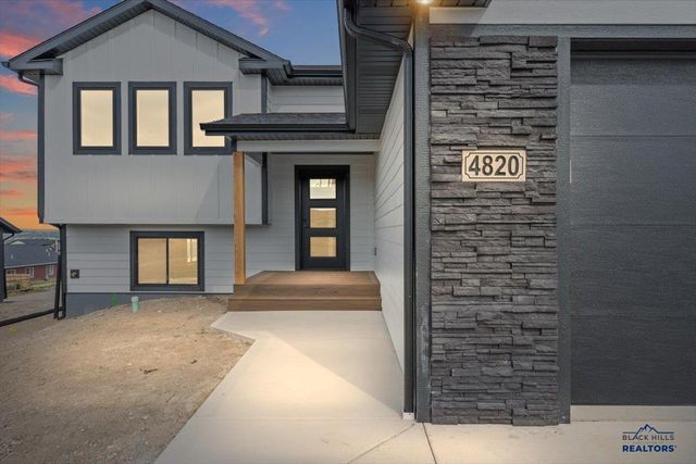 4820 PAHLMEYER DR, Rapid City, SD 57703