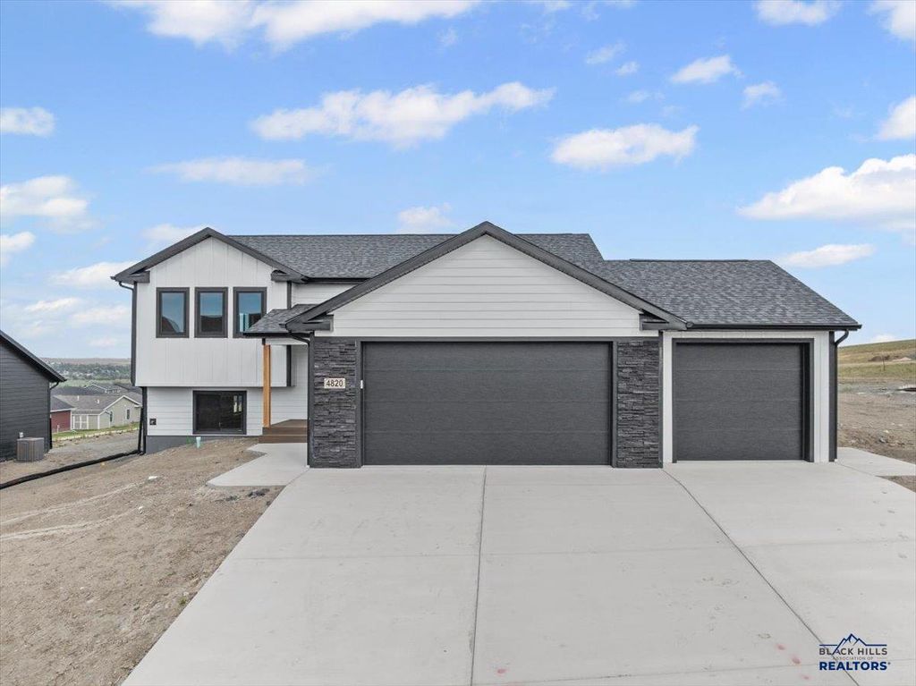 4820 PAHLMEYER DR, Rapid City, SD 57703