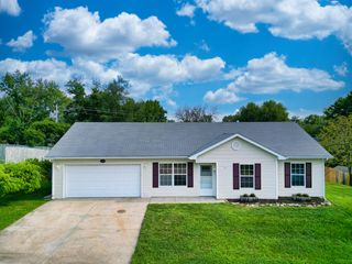 215 E TULLY CT, Columbia, MO 65202