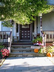 38 Rhode Island Avenue 6, Newport, RI 02840