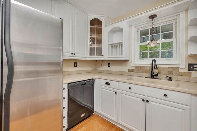 8 W London Hill Road, Woodbine, GA 31569