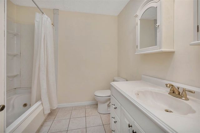 8 W London Hill Road, Woodbine, GA 31569