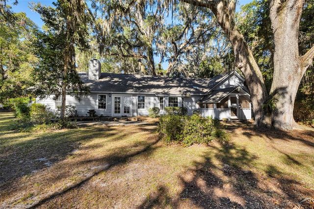8 W London Hill Road, Woodbine, GA 31569