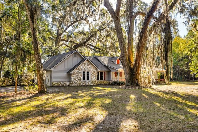 8 W London Hill Road, Woodbine, GA 31569